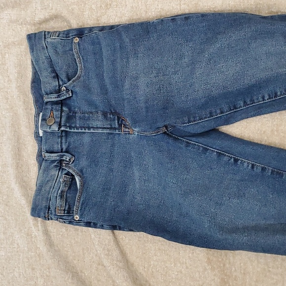 Good American distress blue crop ankle distressed jeans size 4/27 - Picture 7 of 13